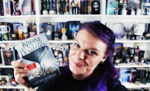 Rezensions- & Autoreninterview | Die Krone der Dunkelheit von Laura Kneidl