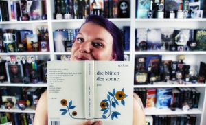 Rezension: Die Blüten der Sonne / Rupi Kaur