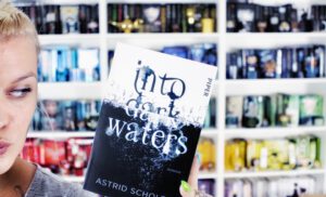 Rezension | Into dark waters von Astrid Scholte
